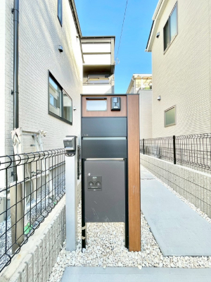 ���̑��@�\�D�E�C���^�[�z���E�|�X�g�E��z�a�n�w���ЂƂɏW��B�G���g�����X�ɂȂ��ރV���v���f�U�C���B