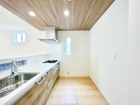 �L�b�`���@�u�₩�ȕ����ʂ蔲����L�b�`���B��������̂Ŗ��邭���C�ɂ��𗧂��܂��B