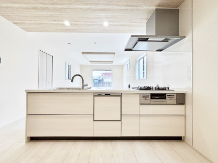 �L�b�`���@���r���O�ŗV�Ԃ��q�l�������Ȃ��炨�������ł���ΖʃL�b�`��