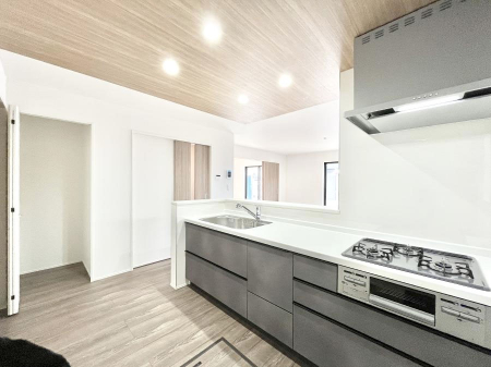 �L�b�`���@���������Ȃ���ł����Ƒ��Ƃ̉�b���y���߂�ΖʃL�b�`��