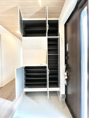 ���̑����ρ@�����Ղ���[�ł���V���[�Y�{�b�N�X�ŉƑ��S���̌C���A���ւ�������B  