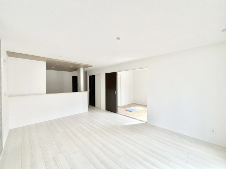 ���̑����ρ@�Ƒ��̏Ί炪���R�Ɛ��܂�Ă���A����ȕ��͋C�̃_�C�j���O�Ɏd�オ���Ă��܂��B