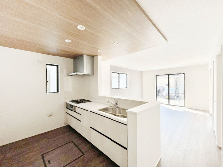 �L�b�`���@���Ƒ��̉�b�e�ޑΖʃL�b�`���B���������̃p�p�}�}�����Ƒ��Ɖ߂������Ԃ����������I