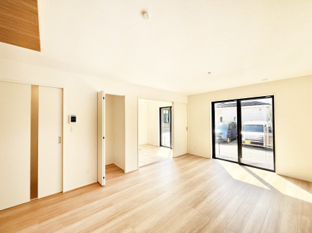 ���̑����ρ@�Ƒ��̏Ί炪���R�Ɛ��܂�Ă���A����ȕ��͋C�̃_�C�j���O�Ɏd�オ���Ă��܂��B