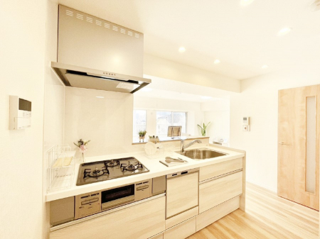 �L�b�`���@���r���O�ŗV�Ԃ��q�l�������Ȃ��炨�������ł���ΖʃL�b�`���B  