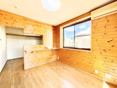 ���̑����ρ@�Ƒ��̏Ί炪���R�Ɛ��܂�Ă���A����ȕ��͋C�̃_�C�j���O�Ɏd�オ���Ă��܂��B