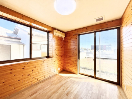 ���r���O�@���邢�z���������A�����̕��͋C�ɖ�������郊�r���O�_�C�j���O 