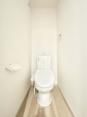 �g�C���@�g�C����1�K��2�K���ꂼ��ɔz�u����Ă��ĂƂĂ��֗��ł��B 