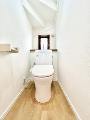 �g�C���@�g�C����1�K��2�K���ꂼ��ɔz�u����Ă��ĂƂĂ��֗��ł��B 