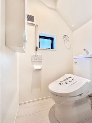 �g�C���@�g�C����1�K��2�K���ꂼ��ɔz�u����Ă��ĂƂĂ��֗��ł��B 