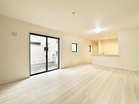 ���r���O�@���邢�z���������A�����̕��͋C�ɖ�������郊�r���O�E�_�C�j���O�B 