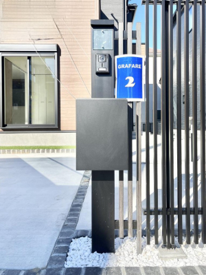 ���̑��@�\�D�E�C���^�[�z���E�|�X�g���ЂƂɏW��B�G���g�����X�ɂȂ��ރV���v���f�U�C���B