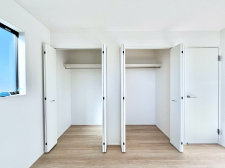 ���[�@�m���̃N���[�[�b�g�B���s��������̂Ō���̈ߗނ�����������܂�܂��B