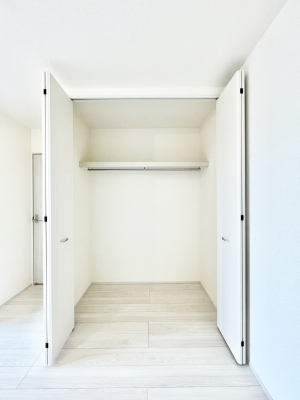 ���[�@��������ߗނ�ו��Ȃǂ̎��[�ɕ֗��ȃN���[�[�b�g�t���ł��B