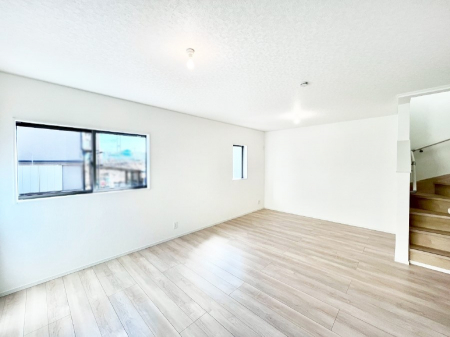 ���r���O�@���r���O�K�i�A������؂ȉƑ��ƃR�~���j�P�[�V�������Ƃ��Ƒ��v���̊Ԏ��