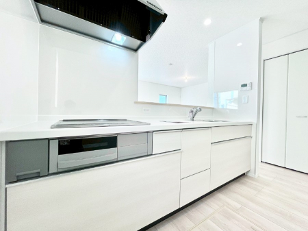 �L�b�`���@���r���O�ŗV�Ԃ��q�l�������Ȃ��炨�������ł���ΖʃL�b�`��