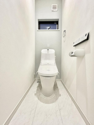 �g�C���@�g�C����1�K��2�K���ꂼ��ɔz�u����Ă��ĂƂĂ��֗��ł��B 