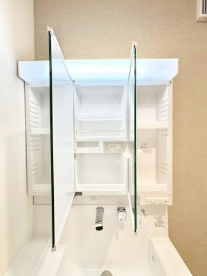 ���̑����ρ@�O�ʋ��̗��ɁA���ϕi��q���p�i�Ȃǂ����[�\�B���ʑ����������ƕۂ��܂��I