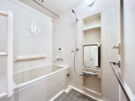 �����@����̔�������Ă���閾�邢�������̂���o�X���[��  