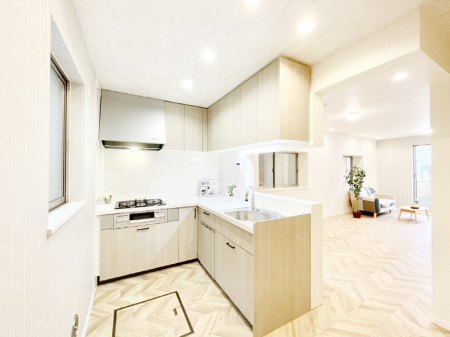 �L�b�`���@���Ƒ��̉�b�e�ޑΖʃL�b�`���B���������̃p�p�}�}�����Ƒ��Ɖ߂������Ԃ����������I