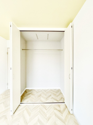 ���[�@��������ߗނ�ו��Ȃǂ̎��[�ɕ֗��ȃN���[�[�b�g�t���ł��B