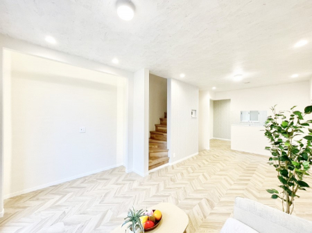 ���r���O�@���邢�z���������A�����̕��͋C�ɖ�������郊�r���O�_�C�j���O 