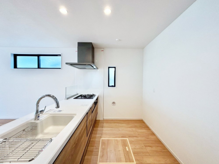 �L�b�`���@�u�₩�ȕ����ʂ蔲����L�b�`���B��������̂Ŗ��邭���C�ɂ��𗧂��܂��B