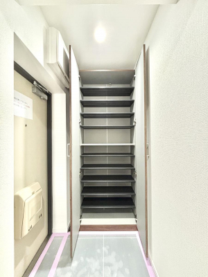 ���̑����ρ@�����Ղ���[�ł���V���[�Y�{�b�N�X�ŉƑ��S���̌C���A���ւ�������B  