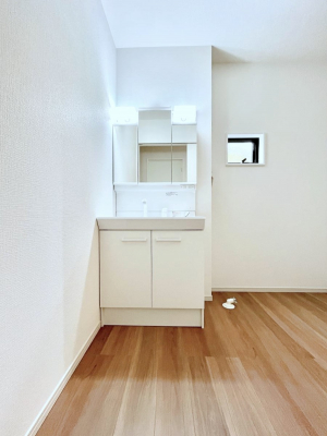 ���ʑ�E���ʏ��@��Ƃ�̐��ʃX�y�[�X�Œ��̐g�x�x���X���[�Y��