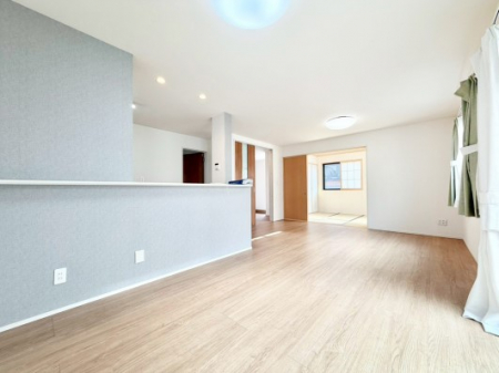 ���̑����ρ@�Ƒ��̏Ί炪���R�Ɛ��܂�Ă���A����ȕ��͋C�̃_�C�j���O�Ɏd�オ���Ă��܂� 