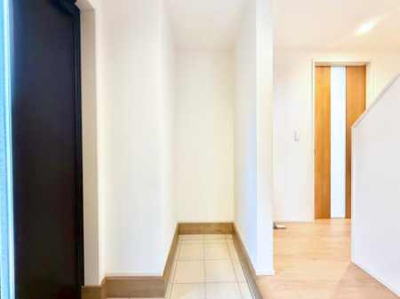 ���[�@�V���[�Y�C���N���[�N�t���I�J���x�r�[�J�[���u���܂��B   