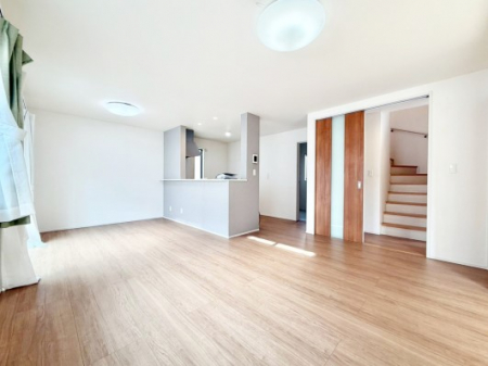 ���r���O�@���邢�z���������A�����̕��͋C�ɖ�������郊�r���O�E�_�C�j���O�B