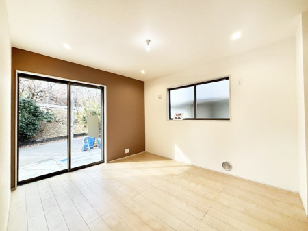 ���̑����ρ@�Ƒ��̏Ί炪���R�Ɛ��܂�Ă���A����ȕ��͋C�̃_�C�j���O�Ɏd�オ���Ă��܂�