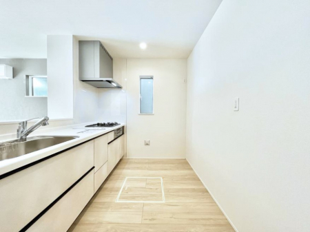 �L�b�`���@�u�₩�ȕ����ʂ蔲����L�b�`���B��������̂Ŗ��邭���C�ɂ��𗧂��܂��B