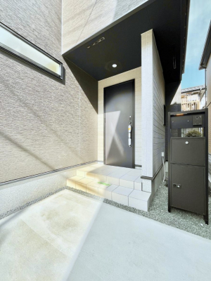 ���ց@��؂ȉƑ��A���q���o�}���錺�ցB���֑O�͉����t���ŉJ���~���Ă��Ă��G��ɂ����ł��B 