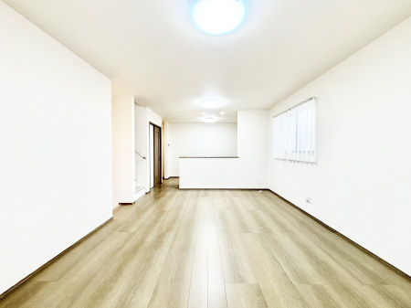 ���̑����ρ@�Ƒ��̏Ί炪���R�Ɛ��܂�Ă���A����ȕ��͋C�̃_�C�j���O�Ɏd�オ���Ă��܂��B