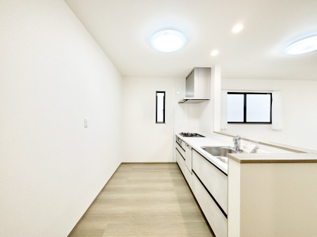 �L�b�`���@�u�₩�ȕ����ʂ蔲����L�b�`���B��������̂Ŗ��邭���C�ɂ��𗧂��܂��B