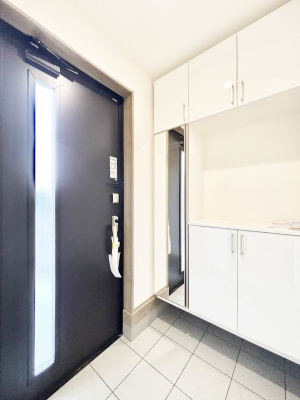 ���ց@�K���X�X���b�g�̓��������փh�A�������Ɍ���͂��Ă���܂�