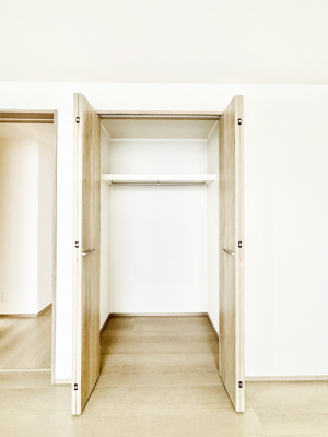 ���[�@��������ߗނ�ו��Ȃǂ̎��[�ɕ֗��ȃN���[�[�b�g�t���ł��B