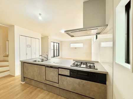 �L�b�`���@���������Ȃ���ł����Ƒ��Ƃ̉�b���y���߂�ΖʃL�b�`��