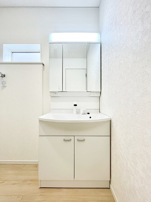 ���ʑ�E���ʏ��@�O�ʋ��̗��ɁA���ϕi��q���p�i�Ȃǂ����[�\�B���ʑ����������ƕۂ��܂��I