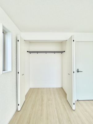 ���[�@�m���̃N���[�[�b�g�B���s��������̂Ō���̈ߗނ�����������܂�܂��B