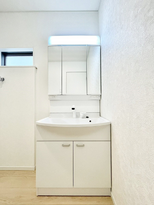 ���ʑ�E���ʏ��@�O�ʋ��̗��ɁA���ϕi��q���p�i�Ȃǂ����[�\�B���ʑ����������ƕۂ��܂��I