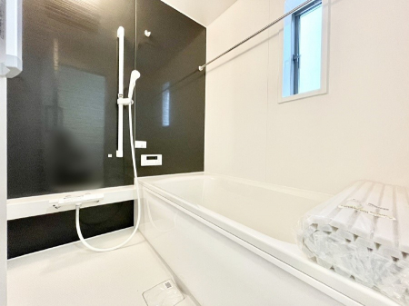 �����@���������̂���_�[�N�J���[����ɂ����o�X���[����1���̔������t���b�V���I