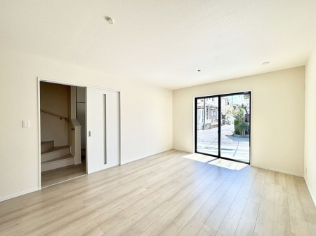 ���̑����ρ@�Ƒ��̏Ί炪���R�Ɛ��܂�Ă���A����ȕ��͋C�̃_�C�j���O�Ɏd�オ���Ă��܂��B