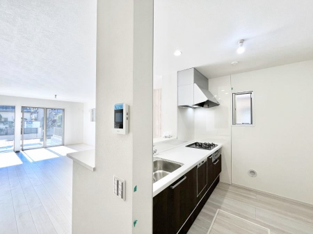 �L�b�`���@���r���O�ŗV�Ԃ��q�l�������Ȃ��炨�������ł���ΖʃL�b�`���B  