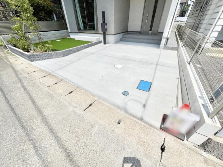 �@�ڂ̑O�����ԏꂾ�ƁA�J�̓����A��ʂɂ������������������֗��ł���