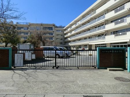 ���ӊ��@���w�Z 1600m ���ˎs���a���P�J���w�Z