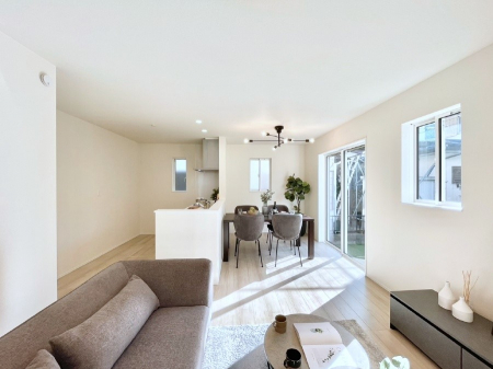 ���̑����ρ@�Ƒ��̏Ί炪���R�Ɛ��܂�Ă���A����ȕ��͋C�̃_�C�j���O�Ɏd�オ���Ă��܂��B