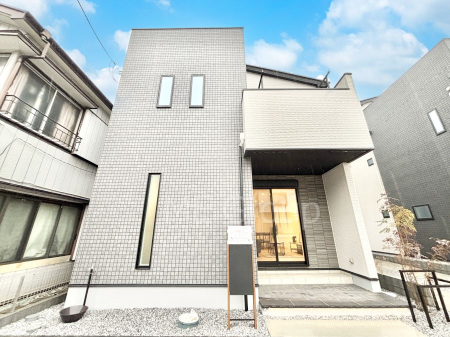 ���n�O�ώʐ^�@�������ꂽ�O�ρA�㎿�ȏZ��Ԃ��L���鎺���͉i�����S���ĉ߂�����Z���ł��B 